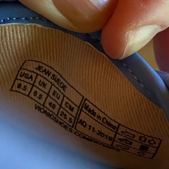 Adorable Vionic sneakers - Picture 4 of 5